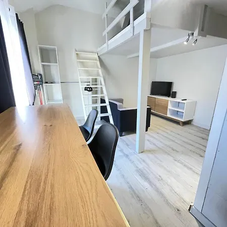 Apartment Calme Et Confort - Proche Centre-ville & Commerces - 20min Du Futuroscope - Wifi Gratuit *